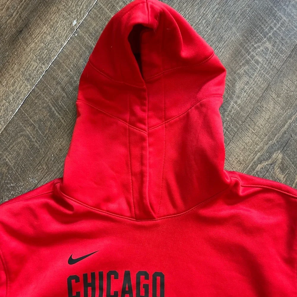 Nike Chicago Bulls Basketball Hoodie Red Youth XL 18/20 Dri-FIT Pullover NBA
